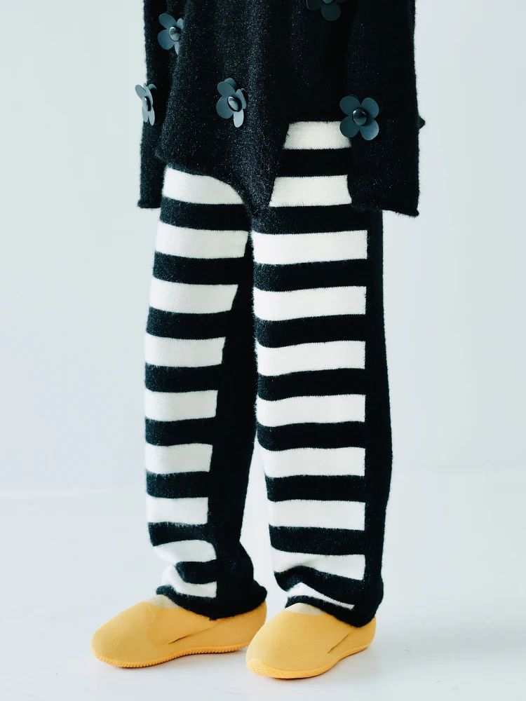 Imakokoni's original design for black and white striped printed thermal pants with fluff stitching loose wide-leg trousers
Imakokoni's original design for black and white striped printed thermal pants with fluff stitching loose wide-leg trousers