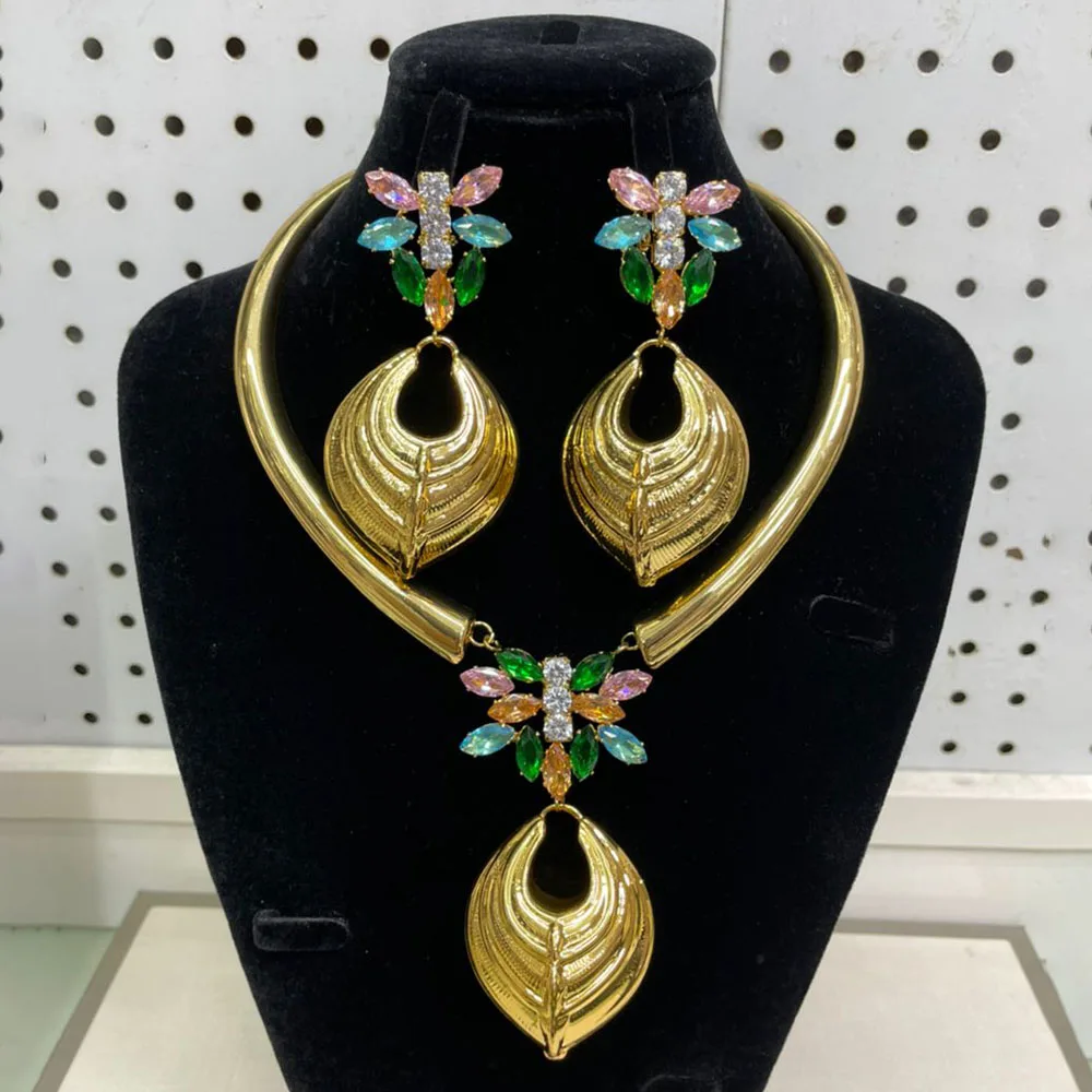 Trendy Gold Color Jewelry Set for Women Shine Color Stone Drop Earrings and Pendant Necklace 2Pcs Set for Bohemia Weddings Party
Trendy Gold Color Jewelry Set for Women Shine Color Stone Drop Earrings and Pendant Necklace 2Pcs Set for Bohemia Weddings Party