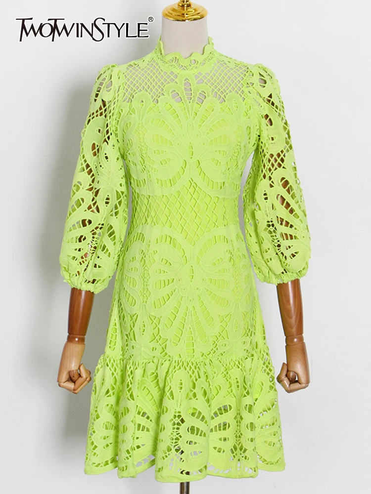 TWOTWINSTYLE Patchwork Lace Embroidery Solid Dress For Women Stand Collar Loose Sleeve Cut Out Dresses Female Spring Fashion New
TWOTWINSTYLE Patchwork Lace Embroidery Solid Dress For Women Stand Collar Loose Sleeve Cut Out Dresses Female Spring Fashion New