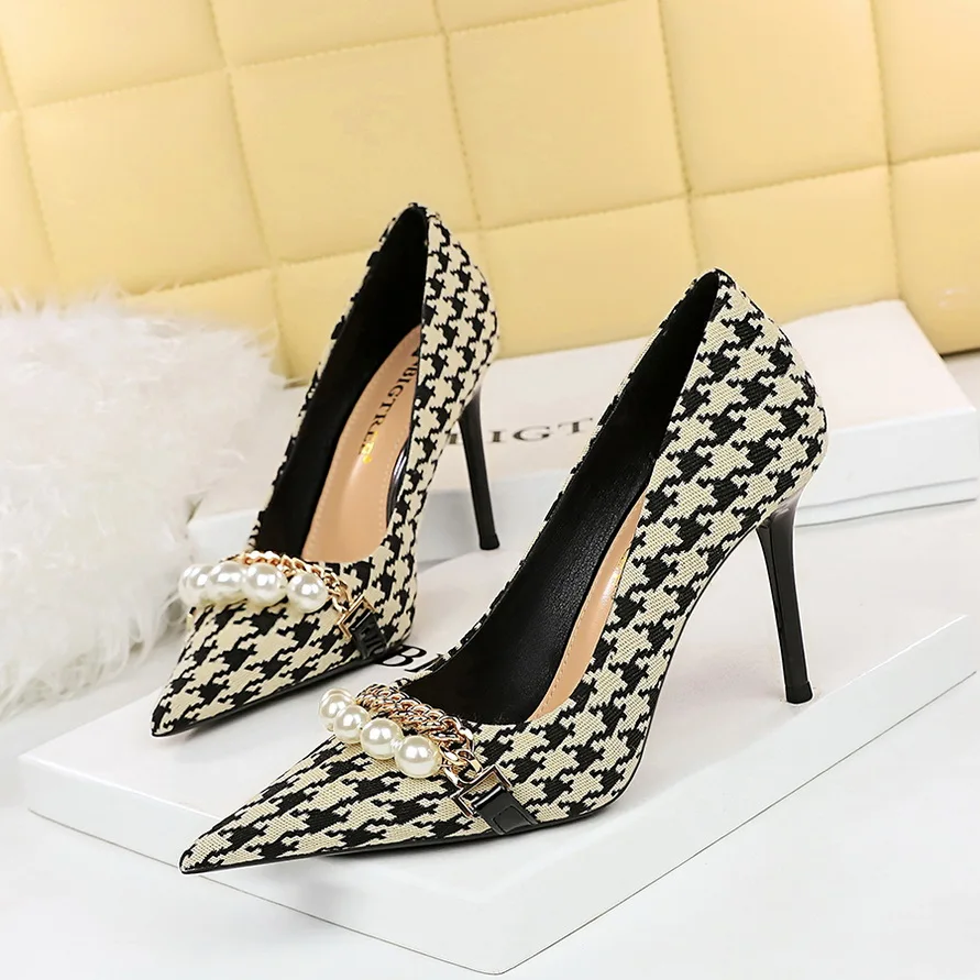 BIGTREE Shoes 2023 New Women Pumps Pearl Chain Plaid High Heels Fashion Office Stiletto Pointed Female Party Shoes Plus Size 43
BIGTREE Shoes 2023 New Women Pumps Pearl Chain Plaid High Heels Fashion Office Stiletto Pointed Female Party Shoes Plus Size 43