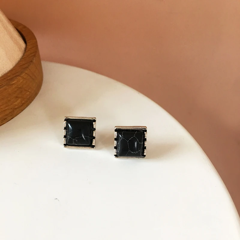 Fashion Jewelry Small White Black Earrings Simply Design Popular Style Resin Square Stud Earrings Women Party Gift Drop Shipping
Fashion Jewelry Small White Black Earrings Simply Design Popular Style Resin Square Stud Earrings Women Party Gift Drop Shipping