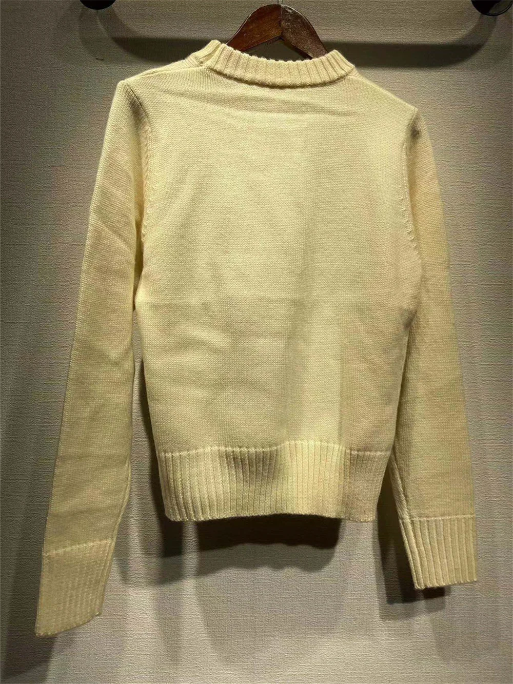 Letter Bee Pattern Sweater Women Wool Blends Long Sleeve Round Neck Autumn 2023 Female Knitted Pullover
Letter Bee Pattern Sweater Women Wool Blends Long Sleeve Round Neck Autumn 2023 Female Knitted Pullover