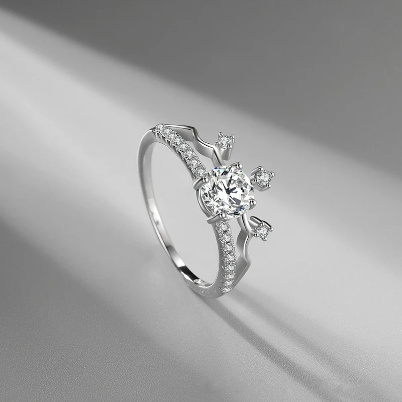 European and American New Sterling Silver Color White Gold Color Noble Ring Delicate Crown Engagement Wedding Jewelry for Female
European and American New Sterling Silver Color White Gold Color Noble Ring Delicate Crown Engagement Wedding Jewelry for Female