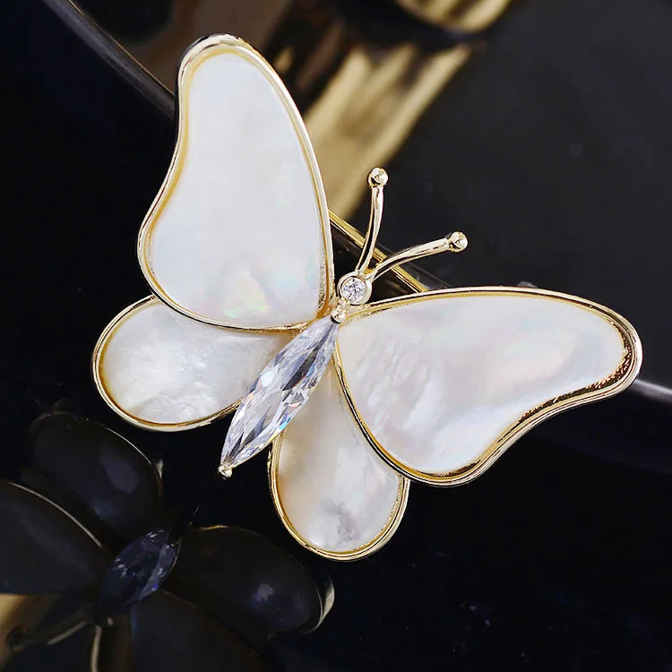 2023 New Micro-inlaid Zircon Mother-of-pearl Butterfly Brooch Temperament Elegant Coat Suit Corsage Fashion Cheongsam Pin
2023 New Micro-inlaid Zircon Mother-of-pearl Butterfly Brooch Temperament Elegant Coat Suit Corsage Fashion Cheongsam Pin
