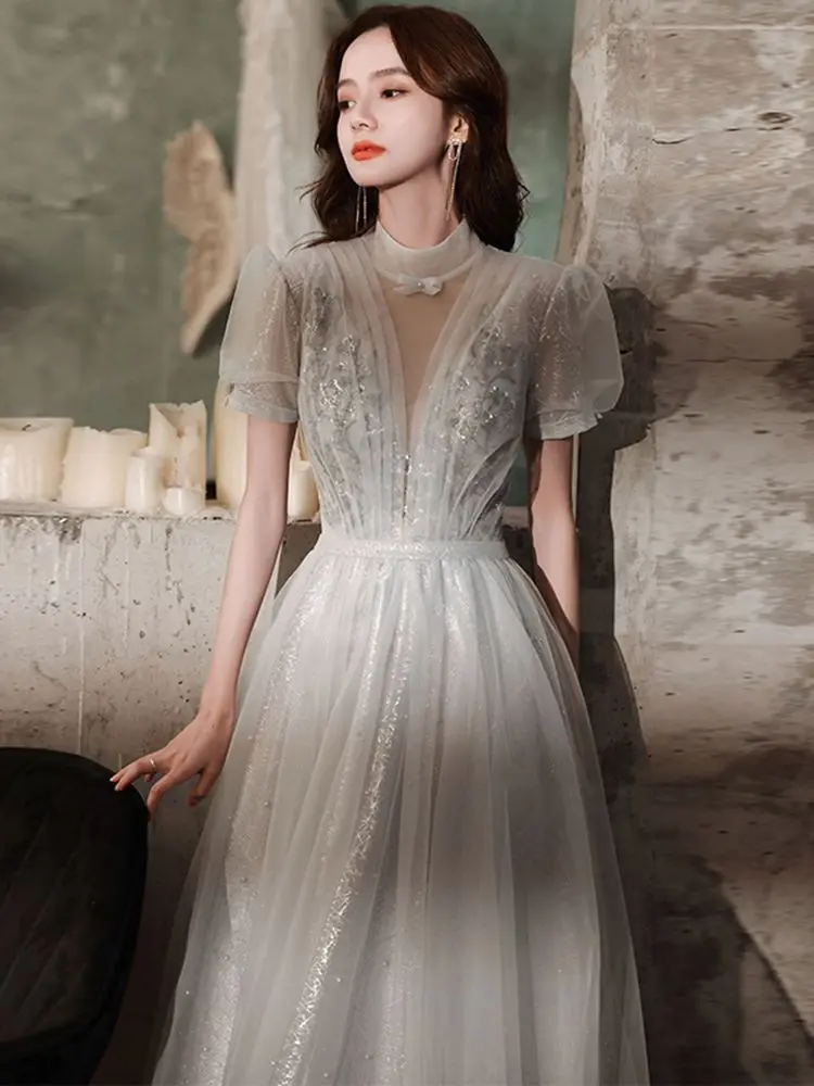 Elegant Gray Stand Collar Banquet Evening Dresses Fashion Puff Short Sleeve Tulle Long Formal Prom Gowns Lace Up Party Gowns
Elegant Gray Stand Collar Banquet Evening Dresses Fashion Puff Short Sleeve Tulle Long Formal Prom Gowns Lace Up Party Gowns