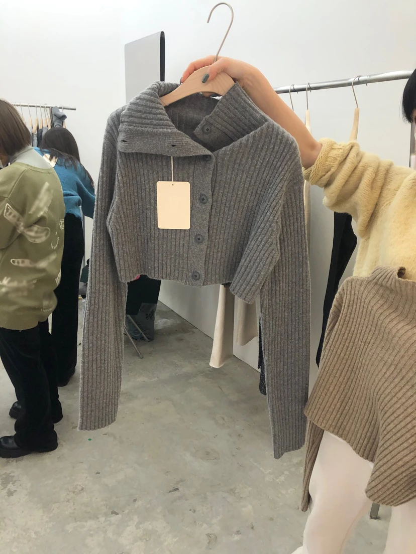 Japanese Style Turn-Down Collar Collar Women Cardigans Korean Long Sleeve Knit Cropped Cardigan Vintage Elegant Cardigan
Japanese Style Turn-Down Collar Collar Women Cardigans Korean Long Sleeve Knit Cropped Cardigan Vintage Elegant Cardigan