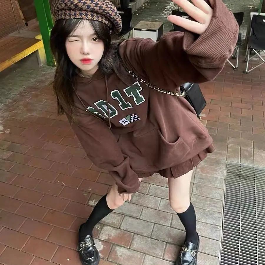 Autumn and Winter New Korean Version of The Simple Fashion Trend Casual Wild Letter Printing Cute Sweet Hooded Sweater
Autumn and Winter New Korean Version of The Simple Fashion Trend Casual Wild Letter Printing Cute Sweet Hooded Sweater