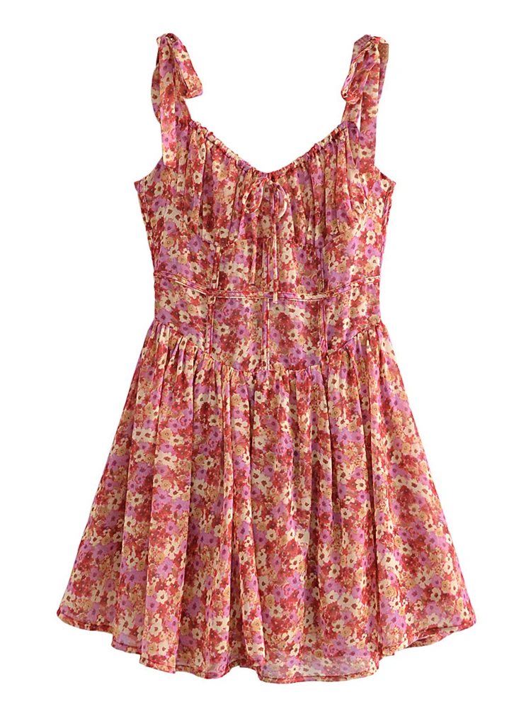 Женское летнее платье на бретельках с цветочным принтом
Женское летнее платье на бретельках с цветочным принтом