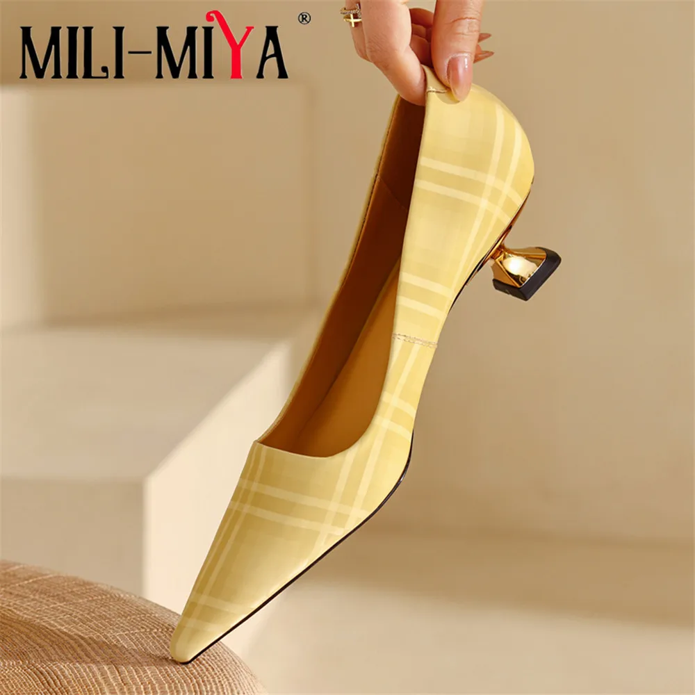 Новое поступление, женские туфли-лодочки MILI-MIYA из коровьей кожи, удобные вечерние туфли-лодочки с острым носком на низком толстом каблуке дл...
Новое поступление, женские туфли-лодочки MILI-MIYA из коровьей кожи, удобные вечерние туфли-лодочки с острым носком на низком толстом каблуке дл...