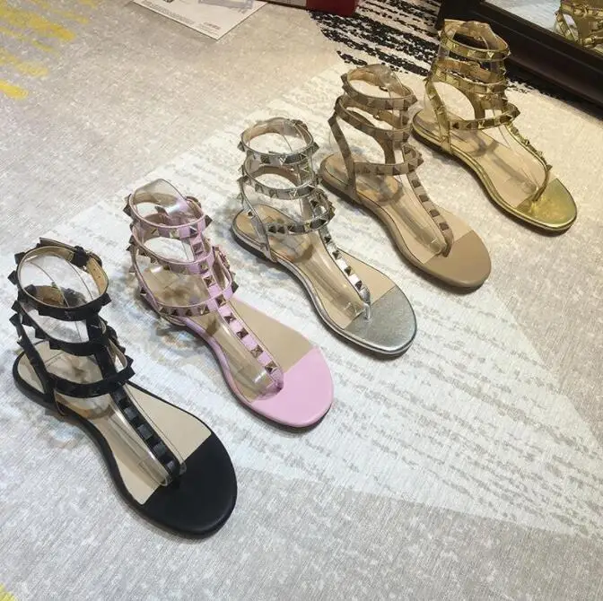 Luxury V Brand Flat Women Sandals Rivets Spiked Gladiator 2022 Summer Stones Studded Flip Sandal Designer Women's Shoes 34-42
Luxury V Brand Flat Women Sandals Rivets Spiked Gladiator 2022 Summer Stones Studded Flip Sandal Designer Women's Shoes 34-42
