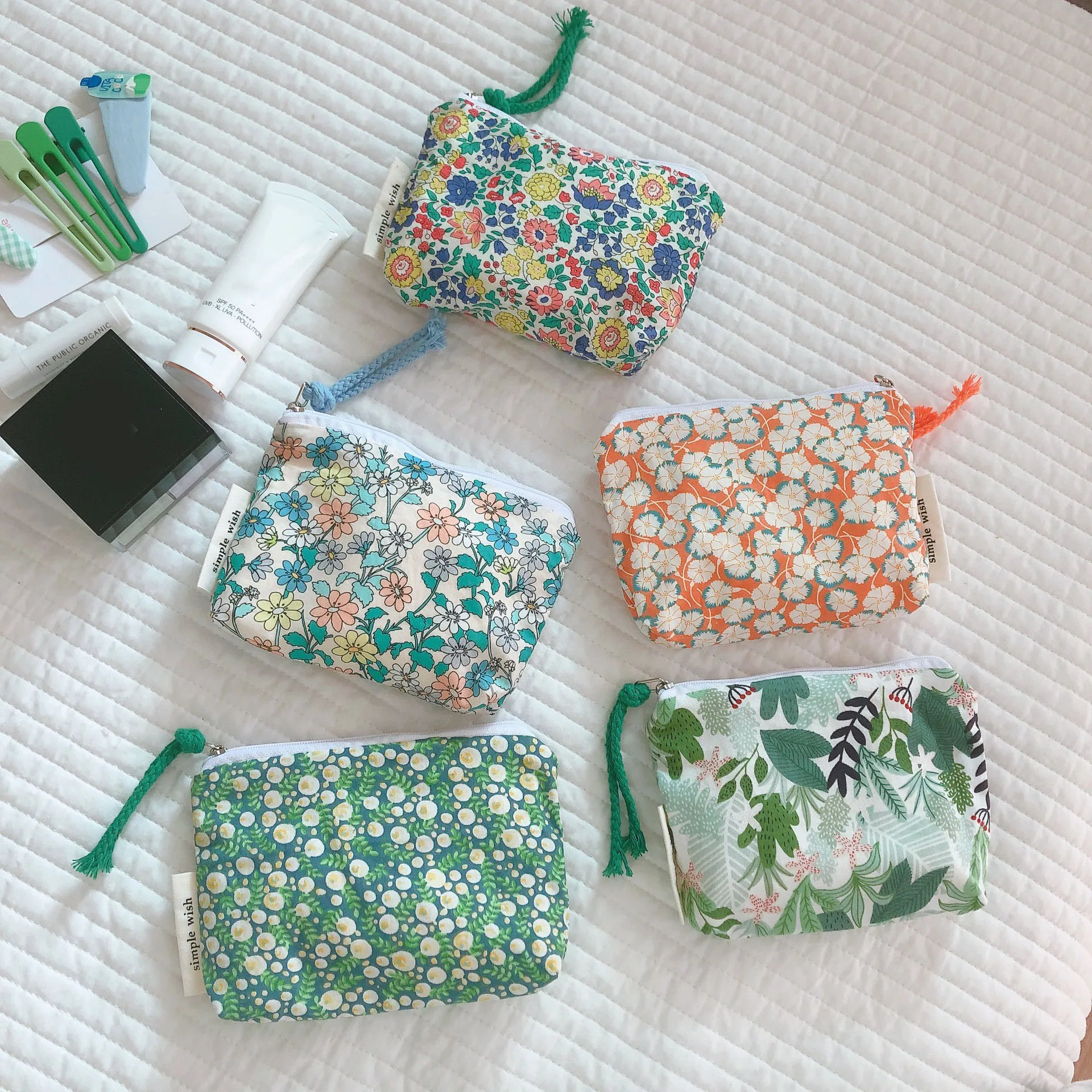 Women Lipstick Makeup Case Cute Small Cosmetic Make Up Bag Mini Cotton Floral Organizer Bags Girl Small Coin Pouch Case Purse
Women Lipstick Makeup Case Cute Small Cosmetic Make Up Bag Mini Cotton Floral Organizer Bags Girl Small Coin Pouch Case Purse