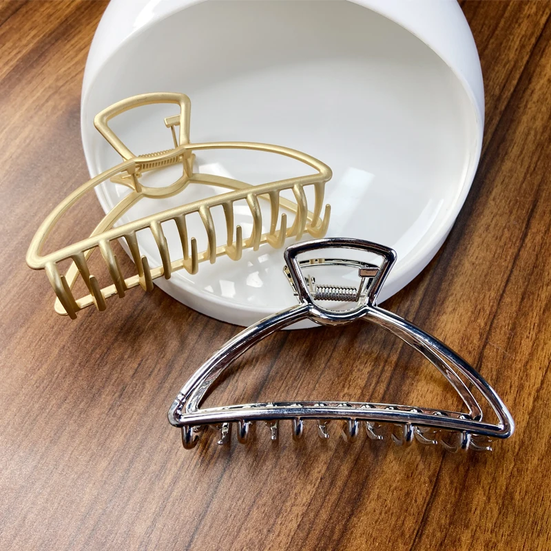 Korean Style Minimalist Metal Hair Claw Clips Large Size 10cm Alloy Hair Grabbing Women Hair Accessories
Korean Style Minimalist Metal Hair Claw Clips Large Size 10cm Alloy Hair Grabbing Women Hair Accessories
