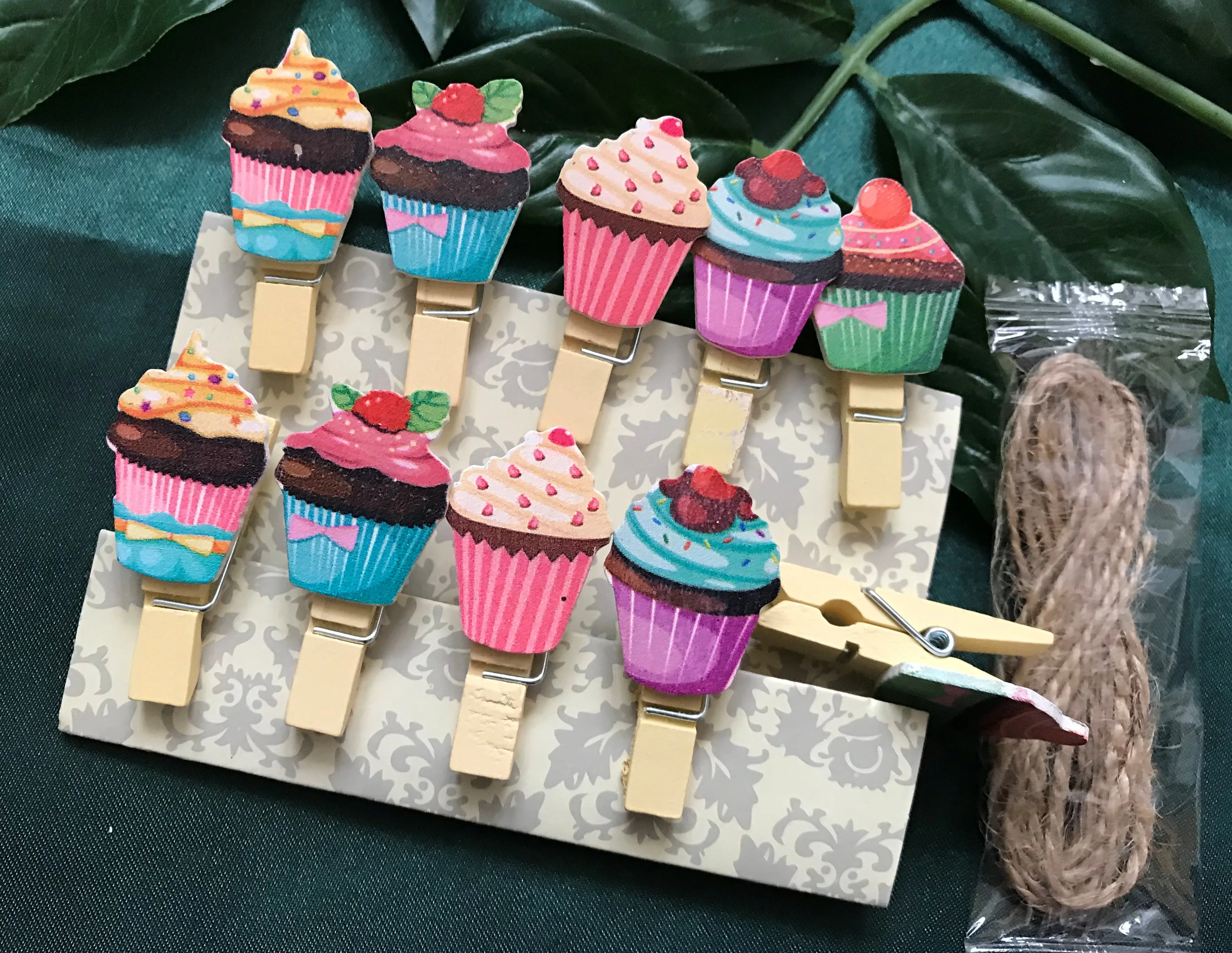 120pieces Colorful Decorated Paper Photo Wooden Clips Wooden Pegs Pin Clothespin Craft for Children's Birthday Party Gift Favors
120pieces Colorful Decorated Paper Photo Wooden Clips Wooden Pegs Pin Clothespin Craft for Children's Birthday Party Gift Favors