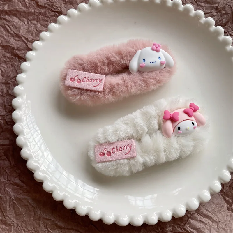2 шт. Sanrio плюшевый мой Мелодия коричная Милая мультяшная милая плюшевая заколка для волос в виде цветка для девочек подарок на день рождения
2 шт. Sanrio плюшевый мой Мелодия коричная Милая мультяшная милая плюшевая заколка для волос в виде цветка для девочек подарок на день рождения