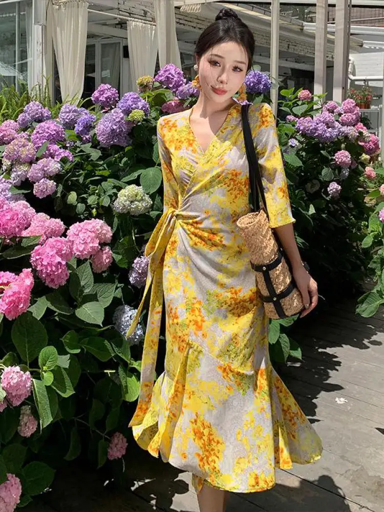 Женское платье-миди с V-образным вырезом и принтом, в стиле ретро
Женское платье-миди с V-образным вырезом и принтом, в стиле ретро