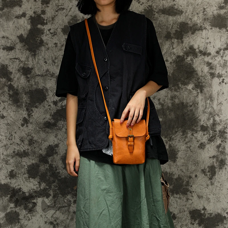 Handmade leather mobile phone bag student Joker fashion shoulder bag commuter casual solid color cowhide slung women's bag
Handmade leather mobile phone bag student Joker fashion shoulder bag commuter casual solid color cowhide slung women's bag