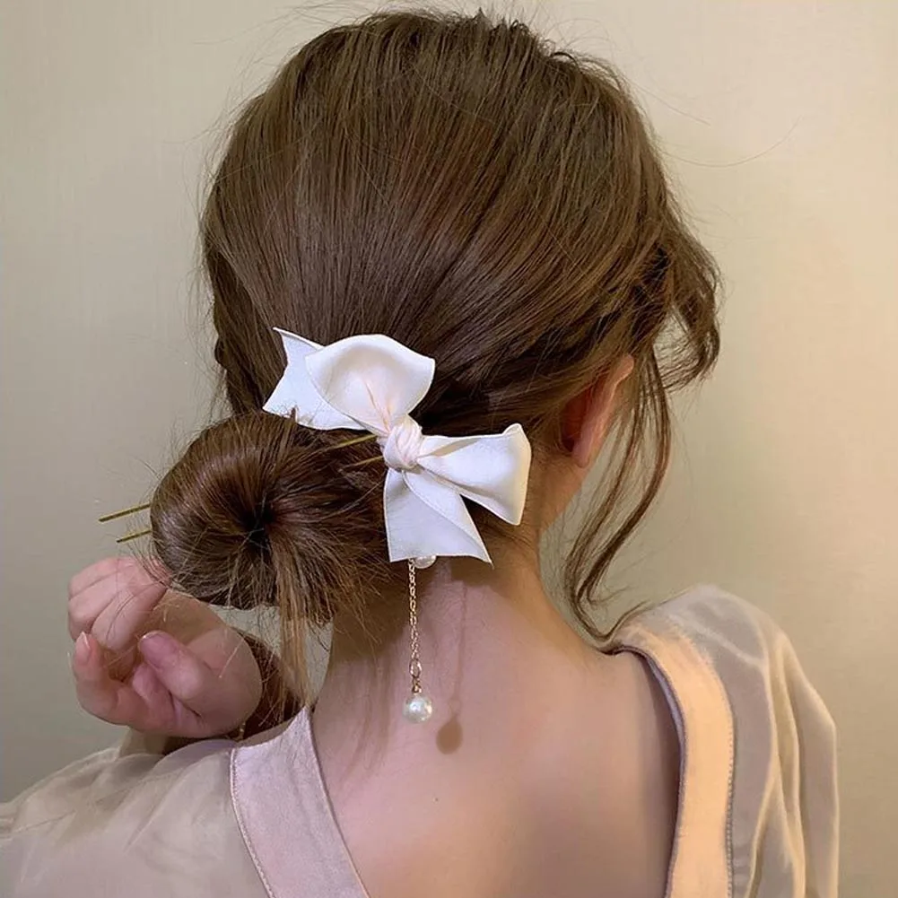 Elegant Pearl Pendant Tassel Bow Hair Sticks for Women Hair Clip Pins Minimalist U Shape Girls Hairpins Hair Bun Maker Headwear
Elegant Pearl Pendant Tassel Bow Hair Sticks for Women Hair Clip Pins Minimalist U Shape Girls Hairpins Hair Bun Maker Headwear