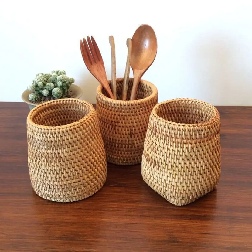 Manual Rattan Chopsticks Tube Shovel Spoons Bucket Dinner Knives Forks Tableware Storage Box Home Storage Baskets Organizer
Manual Rattan Chopsticks Tube Shovel Spoons Bucket Dinner Knives Forks Tableware Storage Box Home Storage Baskets Organizer