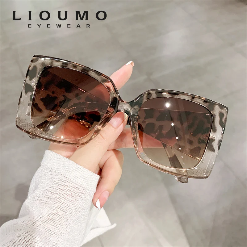 LIOUMO Fashion Oversized Sunglasses For Women Wide Legs Design UV400 Driving Glasses Men Gradient Trendy Shades zonnebril dames
LIOUMO Fashion Oversized Sunglasses For Women Wide Legs Design UV400 Driving Glasses Men Gradient Trendy Shades zonnebril dames