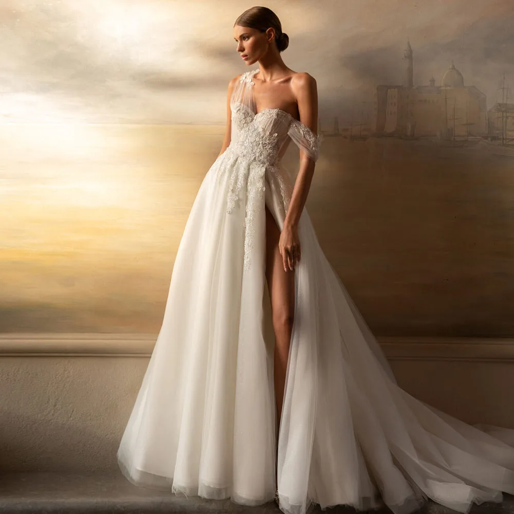 Luxury One Shoulder Wedding Dresses for Women 2022 Appliques Sweep Train Bridal Gowns Sexy High Side Split Formal Party Gowns 
Luxury One Shoulder Wedding Dresses for Women 2022 Appliques Sweep Train Bridal Gowns Sexy High Side Split Formal Party Gowns
