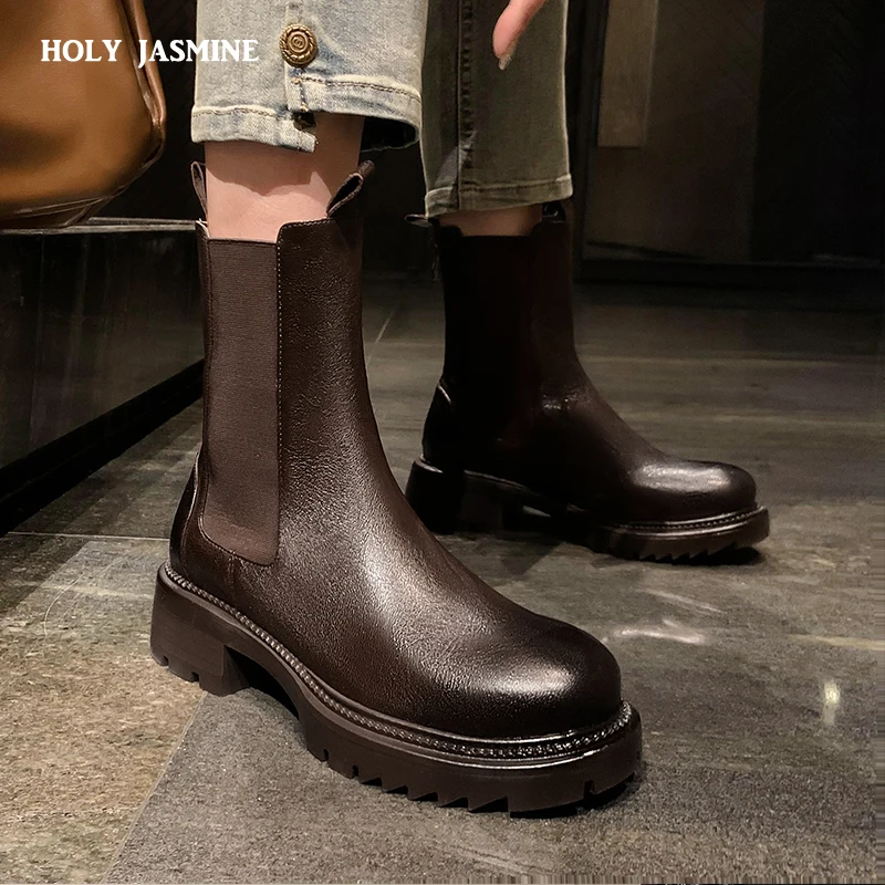 Зимняя обувь, женские кожаные ботильоны, женская обувь с круглым носком на толстом каблуке, однотонные Ботинки Челси, повседневные женские ботинки, обувь на платформе
Зимняя обувь, женские кожаные ботильоны, женская обувь с круглым носком на толстом каблуке, однотонные Ботинки Челси, повседневные женские ботинки, обувь на платформе