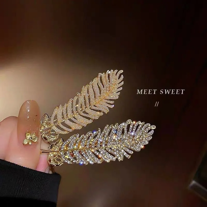 Exquisite Rhinestone Hair Pin Feather One Word Hairpin Girl Bangs Broken Hair Side Clips Korean Fanshion Hair Accessories Tiara
Exquisite Rhinestone Hair Pin Feather One Word Hairpin Girl Bangs Broken Hair Side Clips Korean Fanshion Hair Accessories Tiara