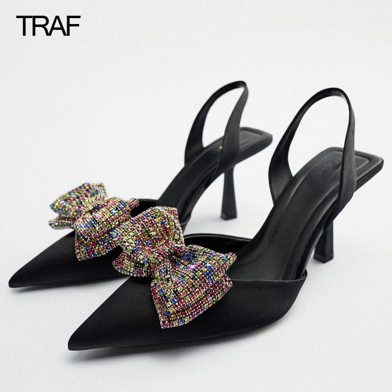 Туфли-лодочки женские на высоком каблуке с бантом и ремешком на пятке
Туфли-лодочки женские на высоком каблуке с бантом и ремешком на пятке