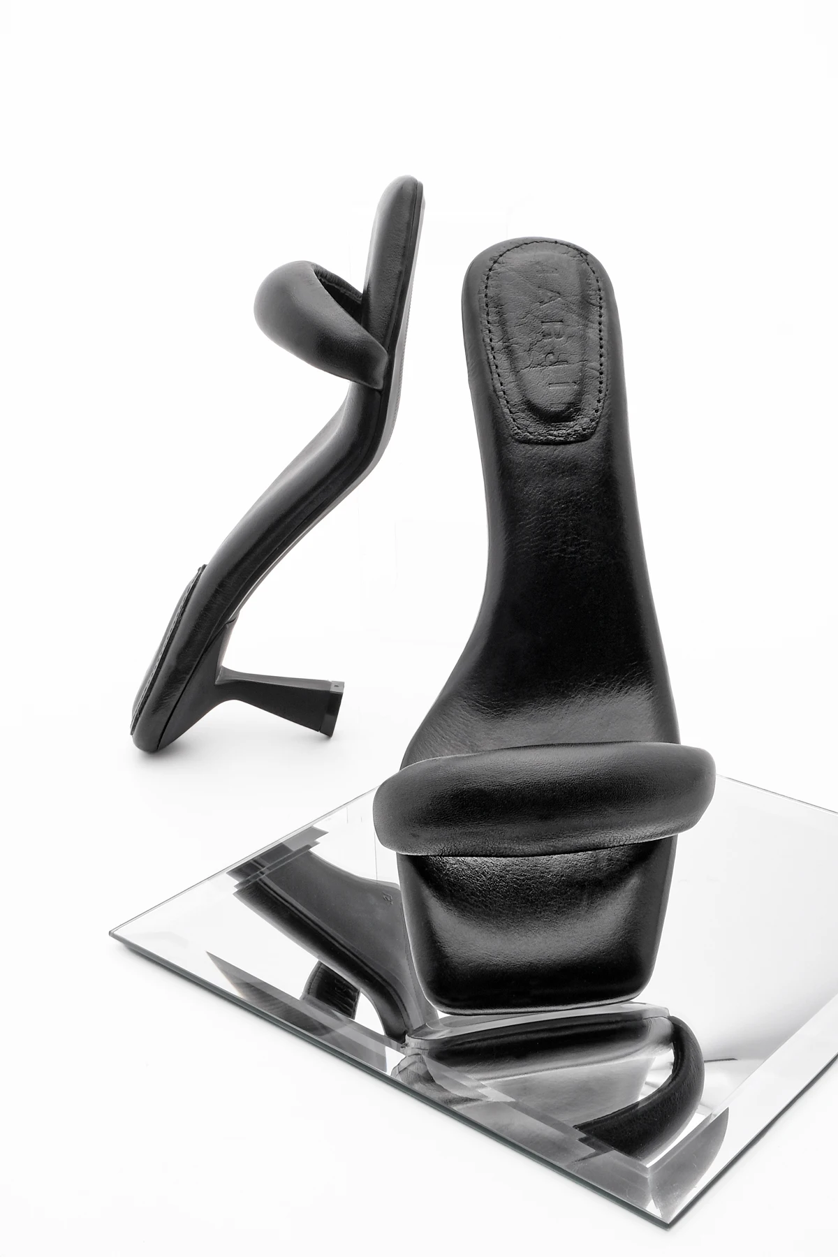 Женская подошва из натуральной кожи с эффектом памяти 
Женская подошва из натуральной кожи с эффектом памяти