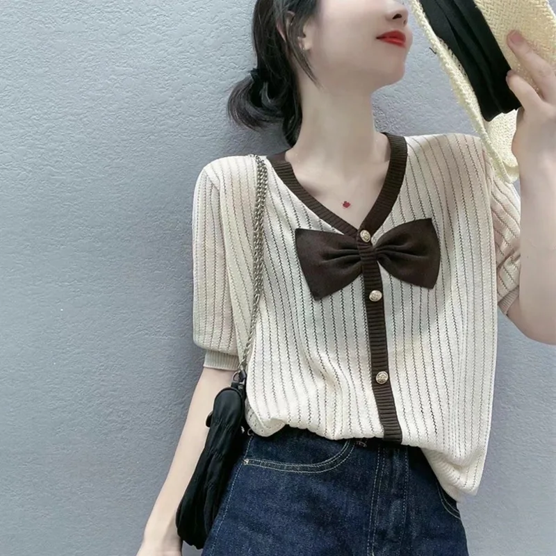 Pullover Sweater Spring and Summer New Age Reduction Temperament Bow Short Sleeves V-neck Hollow Thin Ice Silk Coat Contrast
Pullover Sweater Spring and Summer New Age Reduction Temperament Bow Short Sleeves V-neck Hollow Thin Ice Silk Coat Contrast