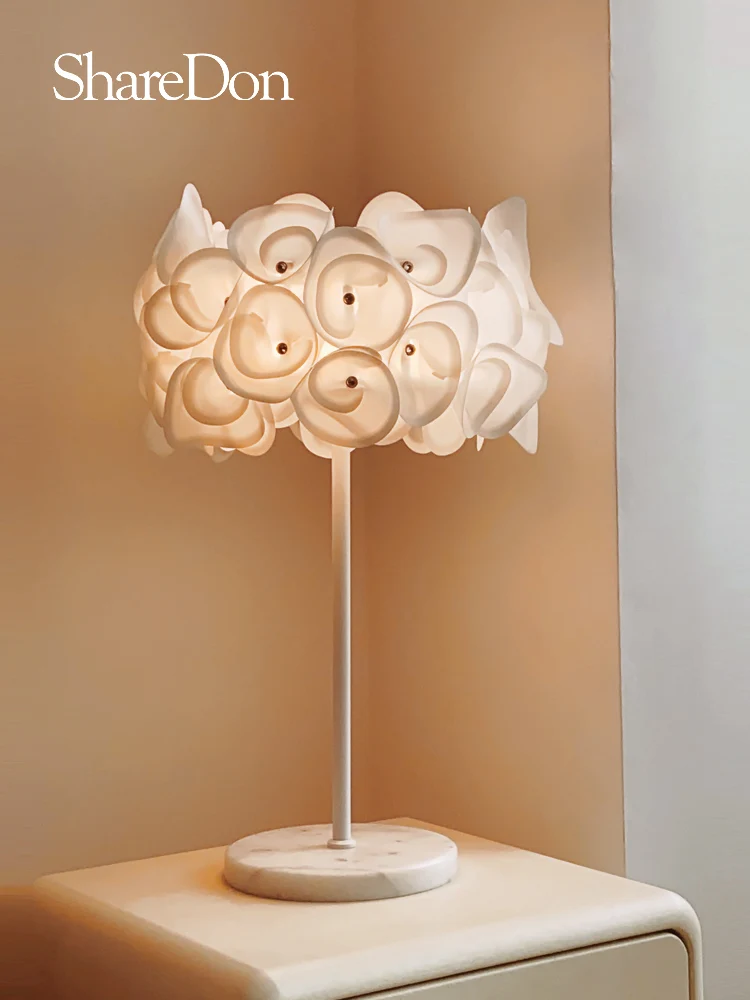 French Entry Lux High-Grade Master Bedroom Bedside Lamp Warm Healing Living Room Feather Decoration
French Entry Lux High-Grade Master Bedroom Bedside Lamp Warm Healing Living Room Feather Decoration
