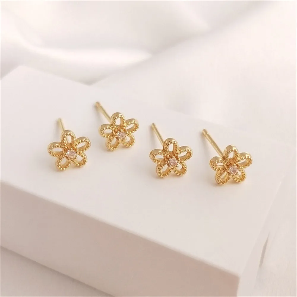 S925 silver needle 14K gold color set with zircon hollow florets ear stud 7mm six petal flower ear pin exquisite earrings
S925 silver needle 14K gold color set with zircon hollow florets ear stud 7mm six petal flower ear pin exquisite earrings