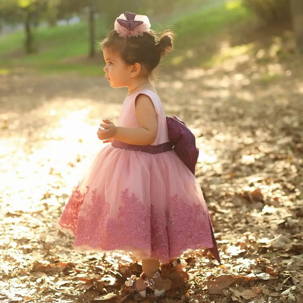 Cute Pink Flower Girls Dresses 2023 Big Bow Lace Applique Tulle Kids Wedding Party Dress Tea-Length Puffy Child Bridel Gowns
Cute Pink Flower Girls Dresses 2023 Big Bow Lace Applique Tulle Kids Wedding Party Dress Tea-Length Puffy Child Bridel Gowns