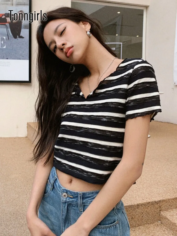 Tonngirls Vintage Grunge Tops Short Sleeve T-shirt Women Striped Crop Tops Y2k Tshirts Female Streetwear Korean Style Tee Tops
Tonngirls Vintage Grunge Tops Short Sleeve T-shirt Women Striped Crop Tops Y2k Tshirts Female Streetwear Korean Style Tee Tops
