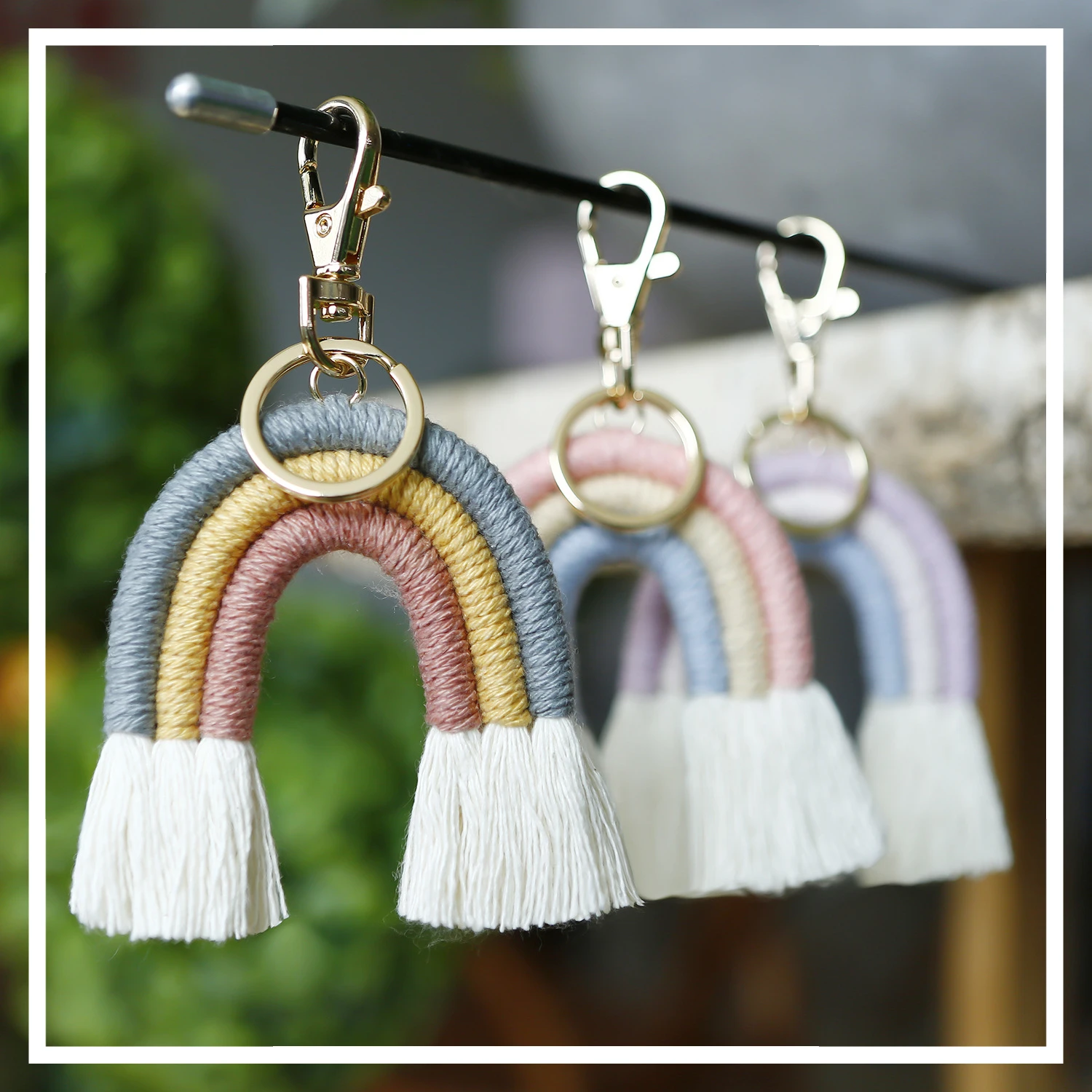 New creative European and American handmade pendant accessories girls bag ornaments dyi hand-woven finished rainbow keychain
New creative European and American handmade pendant accessories girls bag ornaments dyi hand-woven finished rainbow keychain