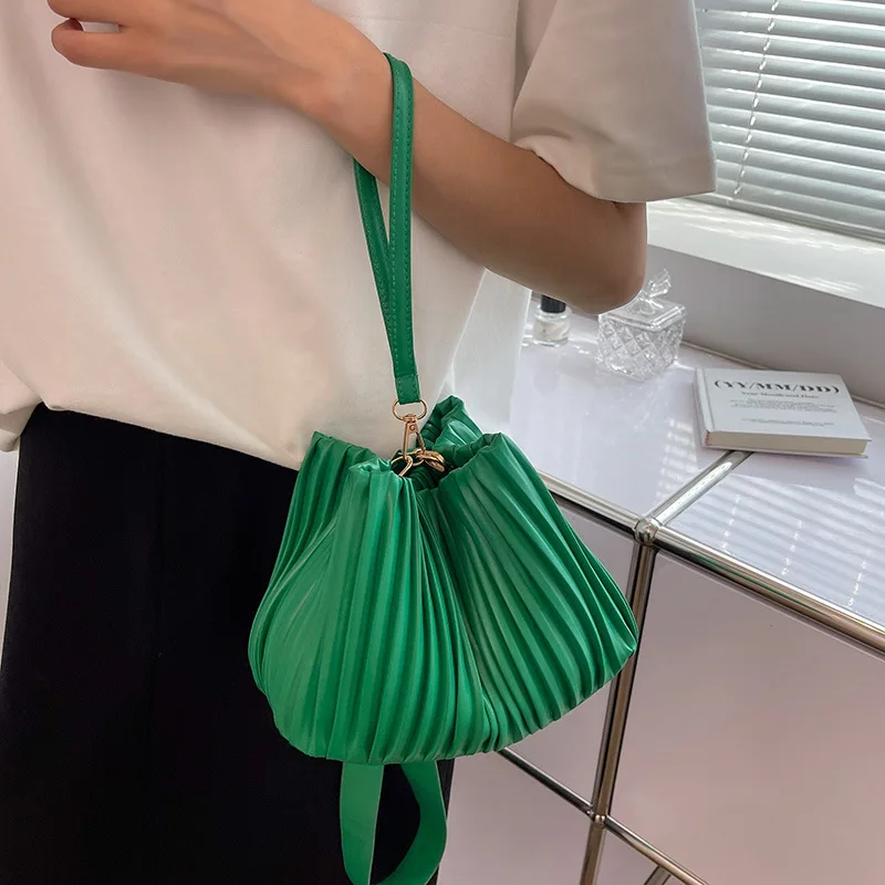 Маленькие сумки через плечо для женщин 2022, модная Женская Корейская Сумка-тоут через плечо, брендовые дизайнерские роскошные кожаные дамск...
Маленькие сумки через плечо для женщин 2022, модная Женская Корейская Сумка-тоут через плечо, брендовые дизайнерские роскошные кожаные дамск...