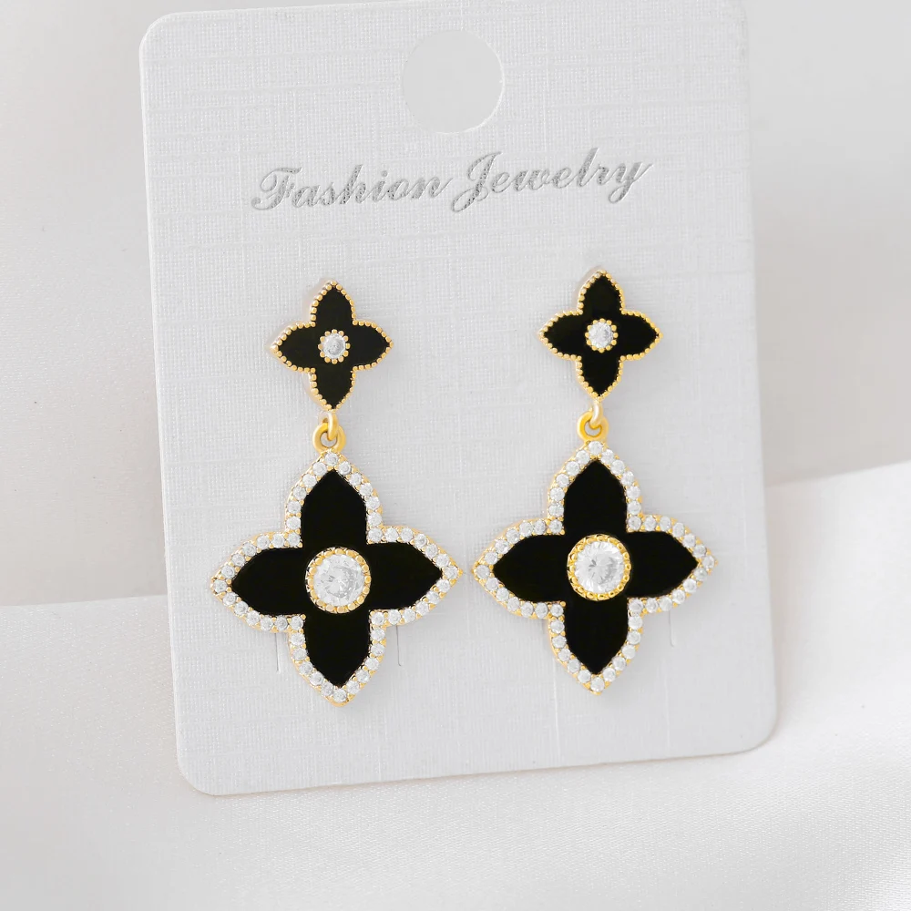 Korean Fersion of the New Four-leaf Clover Earrings for Women Classic Fashion Zircon Flower Pierced Ear Buckle Noble Jewelry
Korean Fersion of the New Four-leaf Clover Earrings for Women Classic Fashion Zircon Flower Pierced Ear Buckle Noble Jewelry