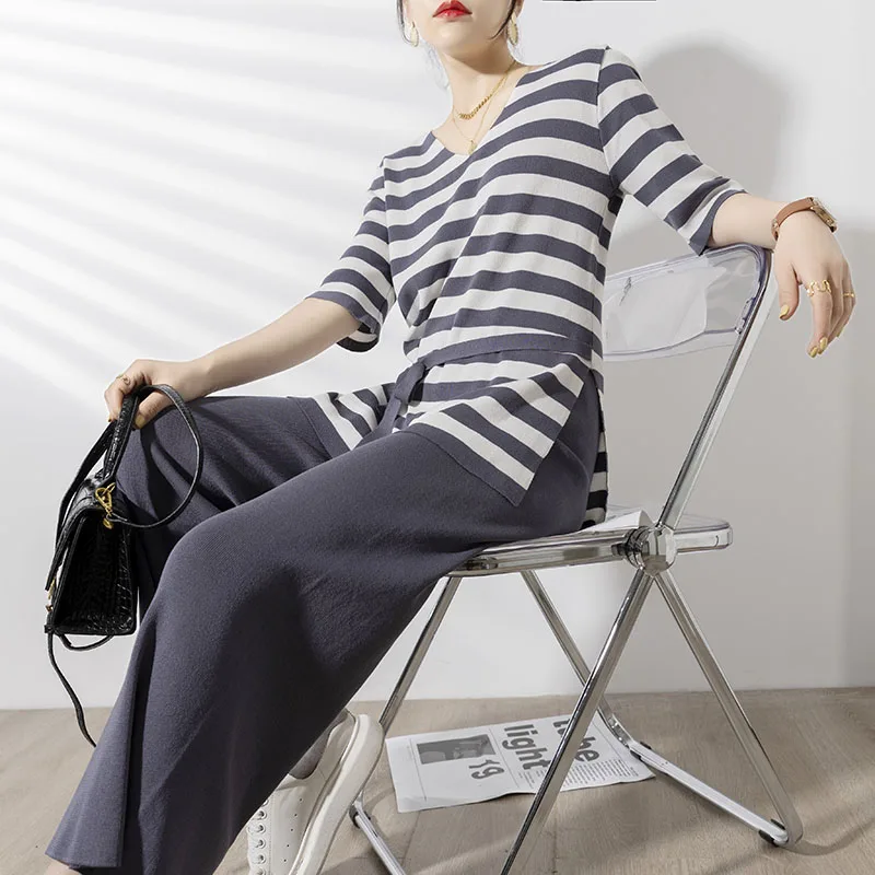 Thin Casual Suit Spring and Autumn New Half Sleeve Women's V-neck Stripe Loose Fashion Comfortable Thin Shirt Women's Base
Thin Casual Suit Spring and Autumn New Half Sleeve Women's V-neck Stripe Loose Fashion Comfortable Thin Shirt Women's Base