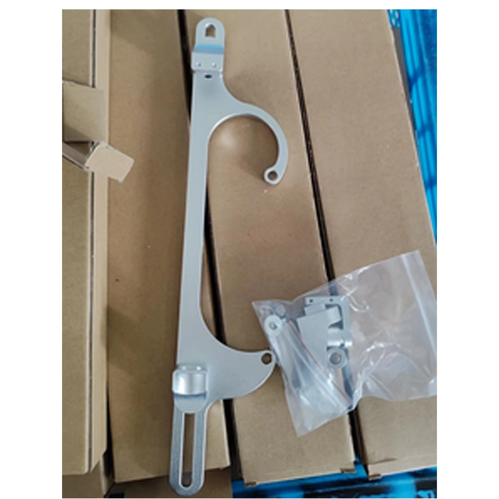 Алюминиевый кронштейн троса дроссельной заслонки двигателя для карбюратора серии 4150 4160, 350 SBC
Алюминиевый кронштейн троса дроссельной заслонки двигателя для карбюратора серии 4150 4160, 350 SBC