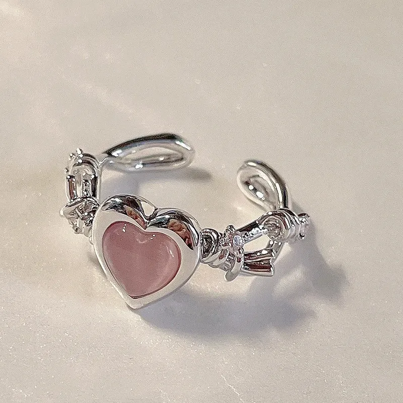 Fashion Heart Ring Cat Eye Peach Heart Adjustable Women Design Premium Rings Wedding Party Jewelry Gift
Fashion Heart Ring Cat Eye Peach Heart Adjustable Women Design Premium Rings Wedding Party Jewelry Gift