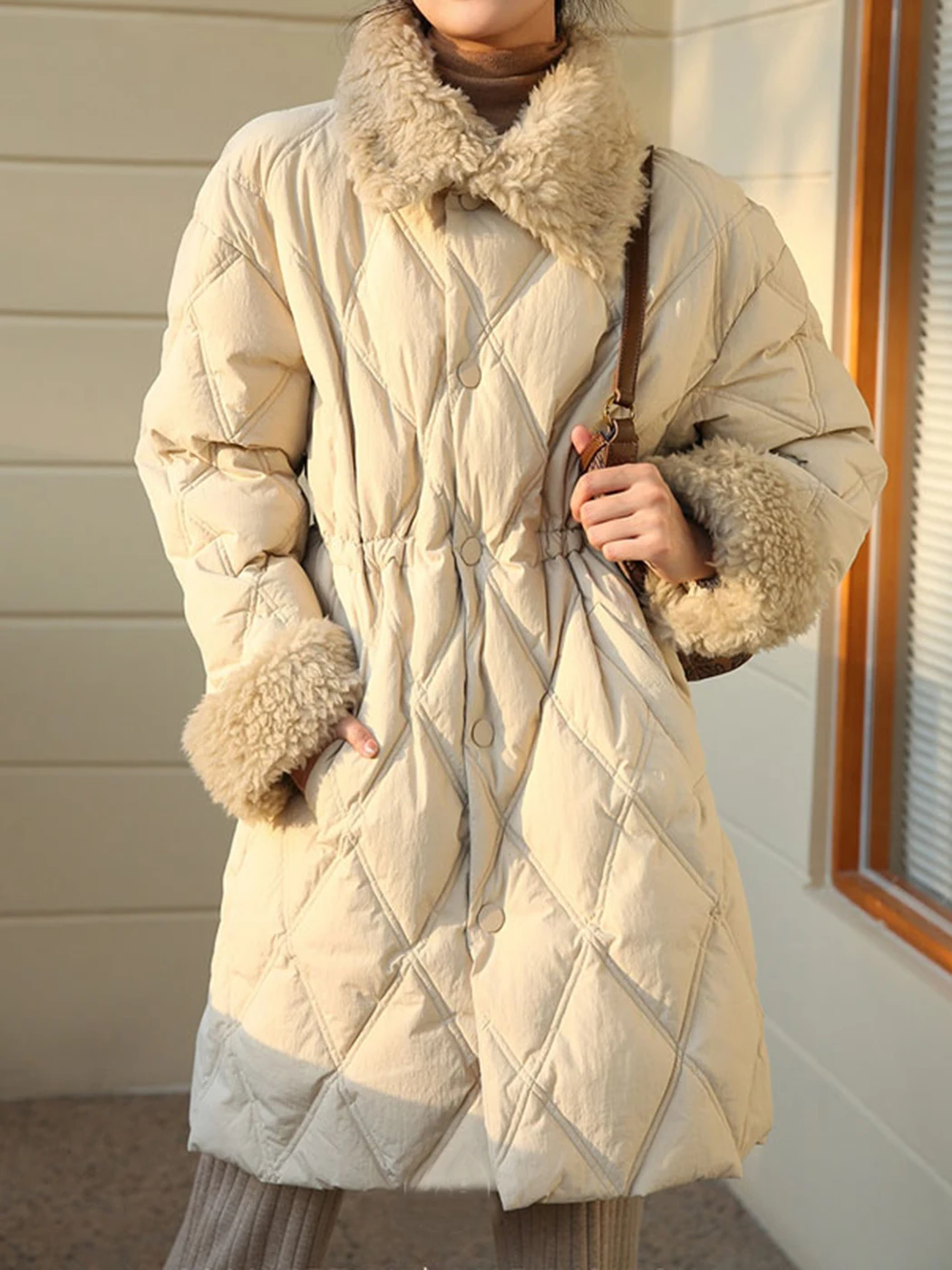 2022 Winter Warm Coat Parkas Women Fashion Casual Pockets Solid Color Fur Collar Elastic Waist Mid-length Quilted Jackets
2022 Winter Warm Coat Parkas Women Fashion Casual Pockets Solid Color Fur Collar Elastic Waist Mid-length Quilted Jackets