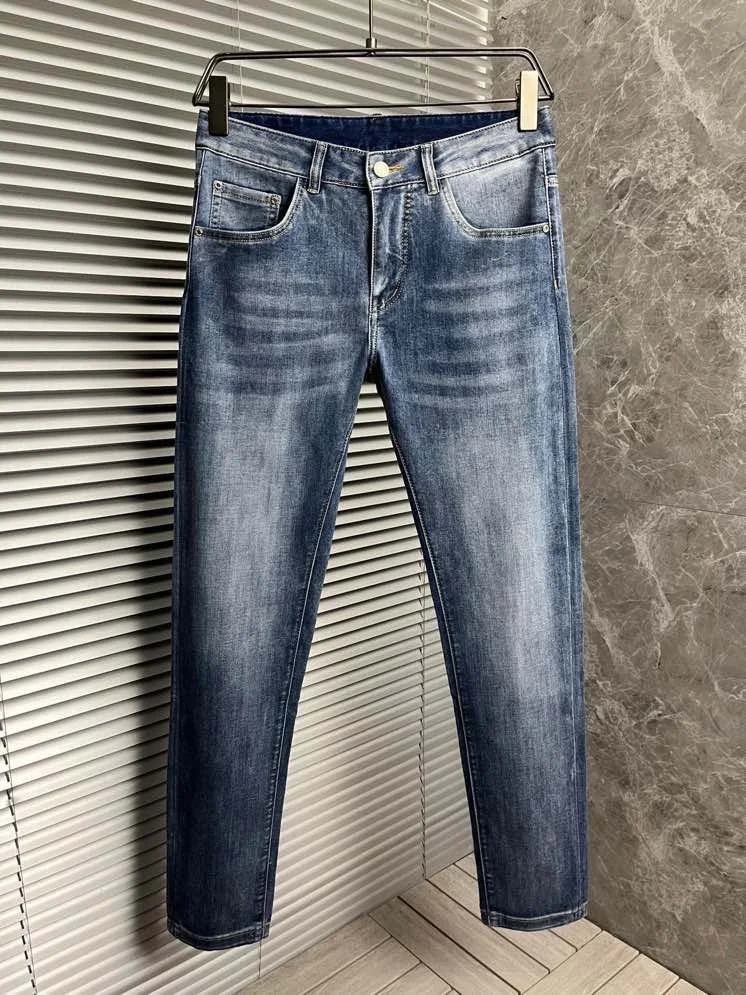 Fashion Men's B03398 Jeans 2023 Runway Luxury famous Brand European Design party style Clothing
Fashion Men's B03398 Jeans 2023 Runway Luxury famous Brand European Design party style Clothing