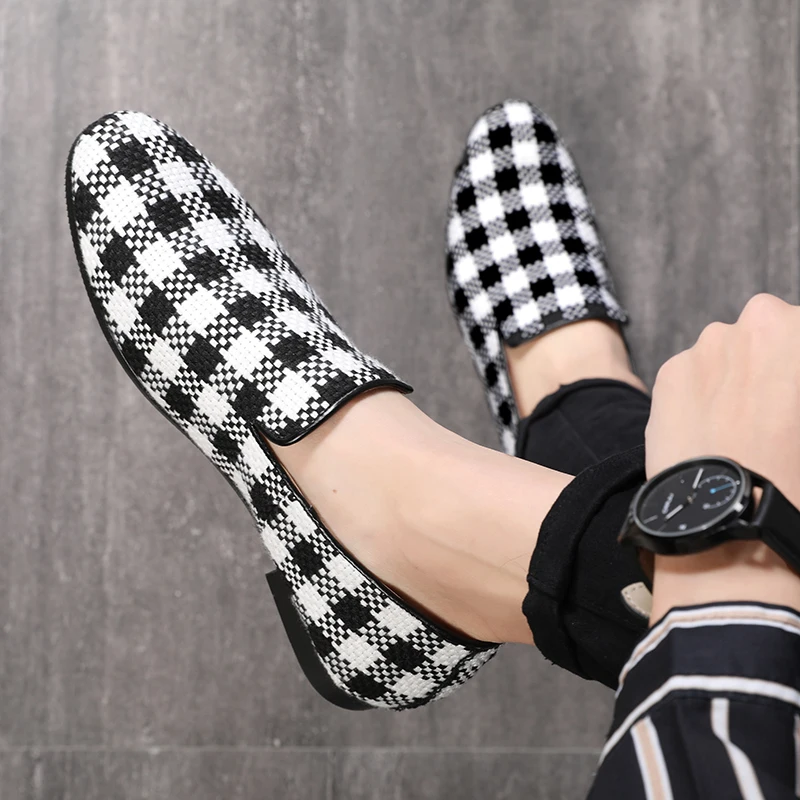 SOLI2 Fashion Soft Bottom shoe Casual Men Shoes 2021 High Quality Men Loafers Pointed Toe Shoes Men Classic bg1095-bg1098
SOLI2 Fashion Soft Bottom shoe Casual Men Shoes 2021 High Quality Men Loafers Pointed Toe Shoes Men Classic bg1095-bg1098