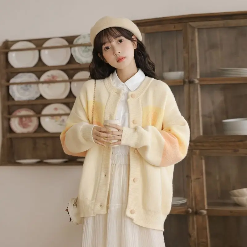 The New Autumn High-quality Niche Design Sense of Wearing Knitted Cardigan Coat Women's Fashion Wear Lazy Wind Sweater Women's
The New Autumn High-quality Niche Design Sense of Wearing Knitted Cardigan Coat Women's Fashion Wear Lazy Wind Sweater Women's