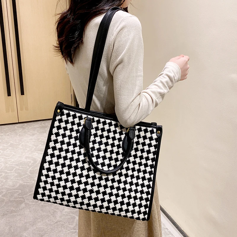 Large Women Plaid Totes Bag Female Classic Handbag Fabric Shopper Shoulder Bags High Quality Hobos Women's Bags 
Large Women Plaid Totes Bag Female Classic Handbag Fabric Shopper Shoulder Bags High Quality Hobos Women's Bags