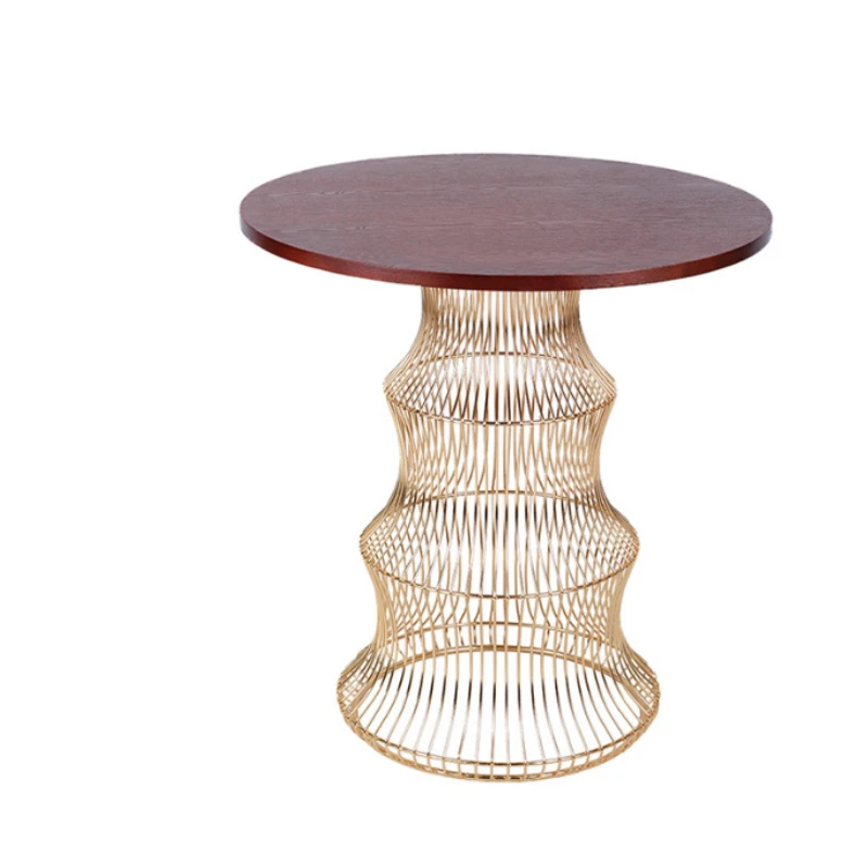 Simple line design of electroplated metal dining table, plywood tabletop
Simple line design of electroplated metal dining table, plywood tabletop