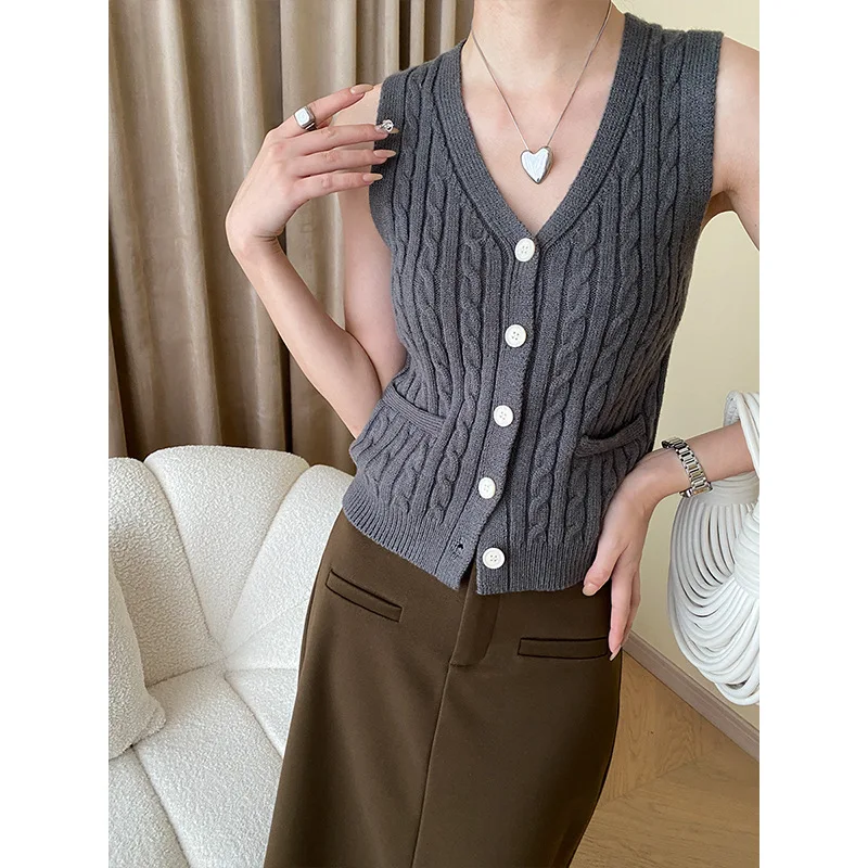 Autumn V-neck Twists Sweater Vest Women Sleeveless Slim Single Breasted Pocket Knitted Knitwear Tops
Autumn V-neck Twists Sweater Vest Women Sleeveless Slim Single Breasted Pocket Knitted Knitwear Tops