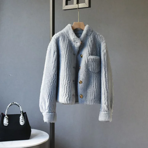 genuine Luxury brand 2023 Short Sheep Shearing Winter New All Wool Real Fur Coat Women Grain Fleece Outerwear Loose Thick Fashio
genuine Luxury brand 2023 Short Sheep Shearing Winter New All Wool Real Fur Coat Women Grain Fleece Outerwear Loose Thick Fashio