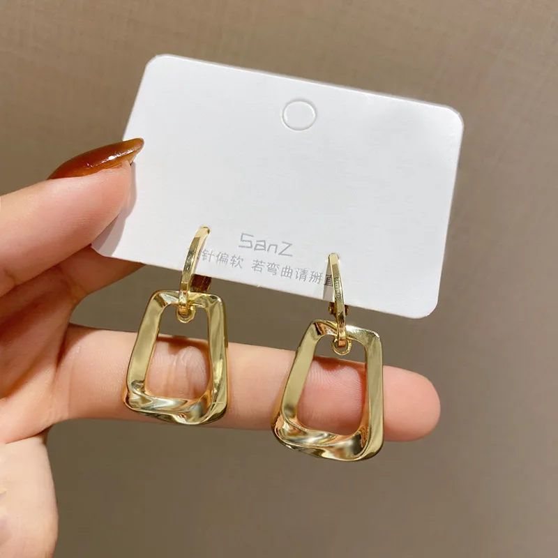 Design Sense Geometric Irregular Metal Twisted Square Drop Earrings Korean Fashion Jewelry Girls Simple Accessories For Womans
Design Sense Geometric Irregular Metal Twisted Square Drop Earrings Korean Fashion Jewelry Girls Simple Accessories For Womans