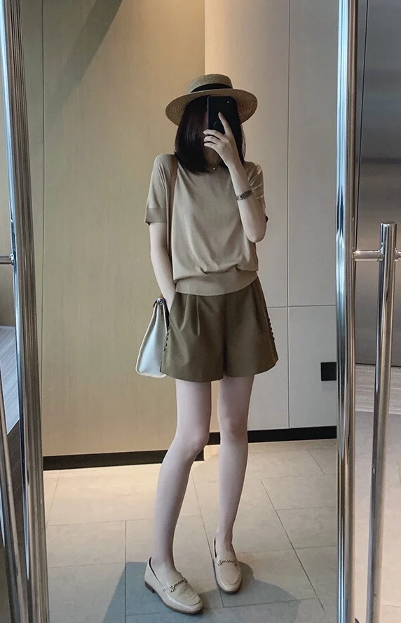2023 spring and summer women's clothing fashion new Knitwear with High Waist Shorts 0526
2023 spring and summer women's clothing fashion new Knitwear with High Waist Shorts 0526