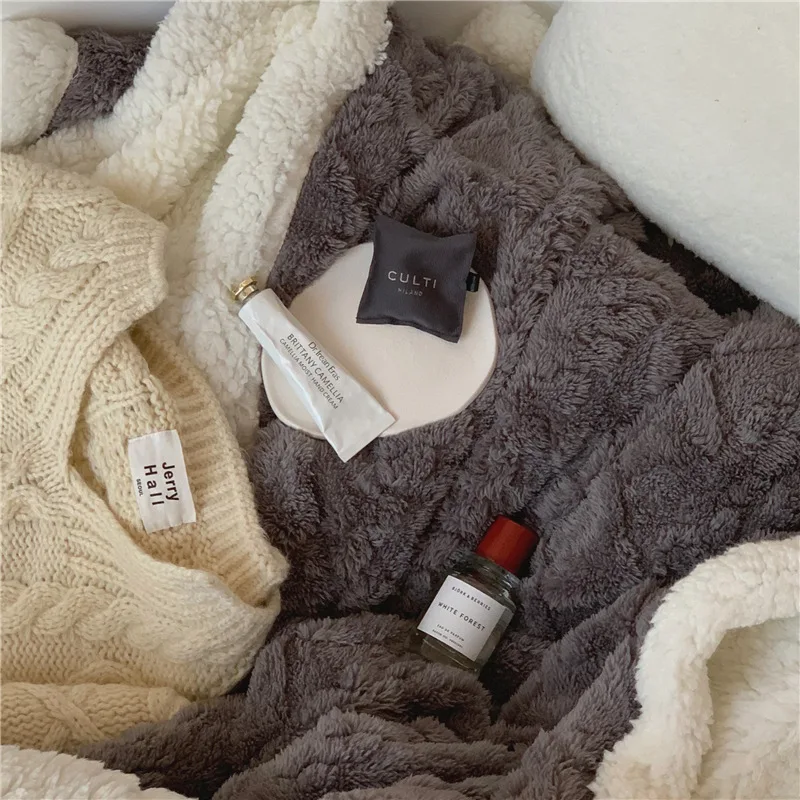 Super Soft Plush Blanket Sofa Towel Children Cover Quilt Coral Fleece Blanket Practical Air Conditioning Blanket Nap Blanket
Super Soft Plush Blanket Sofa Towel Children Cover Quilt Coral Fleece Blanket Practical Air Conditioning Blanket Nap Blanket